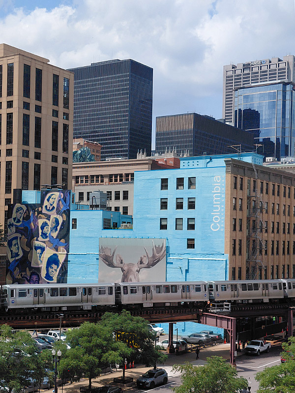 An elevated train runs past my hotel toward The Loop in downtown Chicago. - photo by Joe Alexander